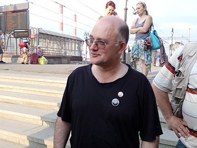 "Узник болотной" Сергей Кривов на Киевском вокзале после прибытия в Москву "Узник болотной" Сергей Кривов на Киевском вокзале после прибытия в Москву