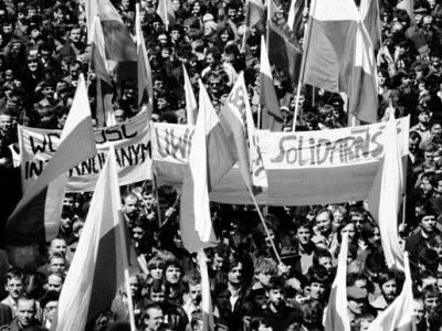 Массовая акция профобъединения "Солидарность" в Польше. Фото: historia.interia.pl Массовая акция профобъединения "Солидарность" в Польше. Фото: historia.interia.pl