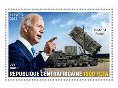 Джо Байден и установка ПВО "Пэтриот". Почтовая марка Центральноафриканской Республики (2023)